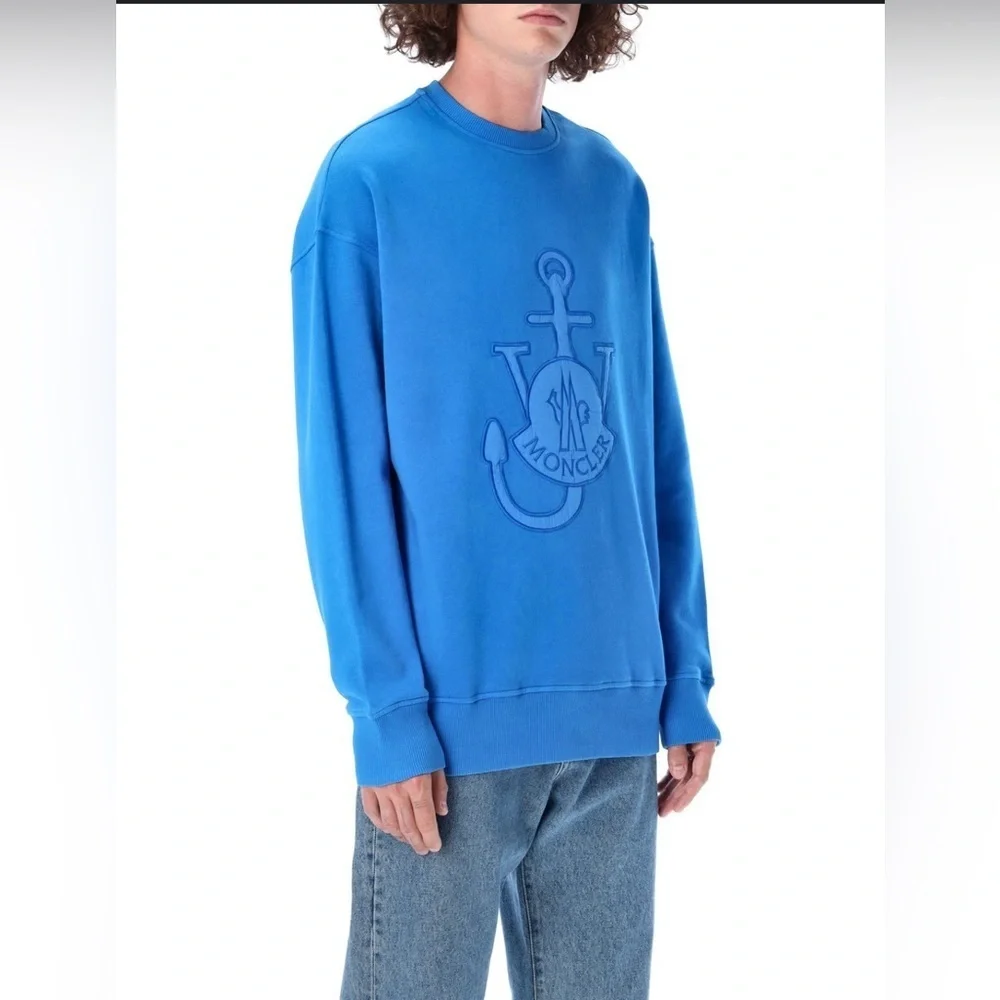 ✨HOST PICK✨
MONCLER CREWNECK SWEATSHIRT
Garment code:
33867436NXIV - Picture 3 of 14